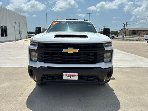 Used 2024 Chevrolet Silverado 2500 W/T AWD/4WD image 2