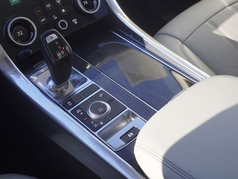 Used 2020 Land Rover Range Rover Sport HSE image 14