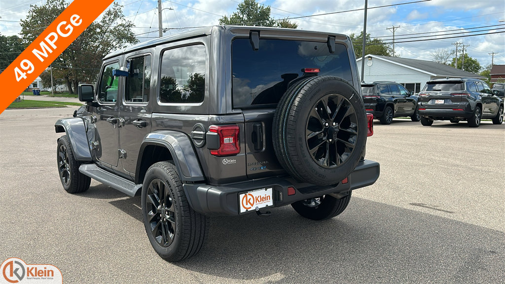Used 2025 Jeep Wrangler Unlimited Sahara AWD/4WD image 6