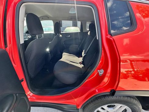 Used 2020 Jeep Compass Sport w/ Tech Group FWD image 5