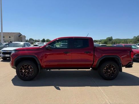 Used 2025 GMC Canyon Denali AWD/4WD image 7