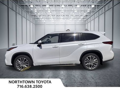Used 2023 Toyota Highlander Platinum AWD/4WD image 3