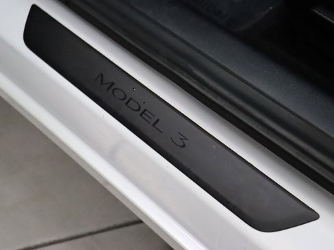 Used 2023 Tesla Model 3 Standard Range image 24