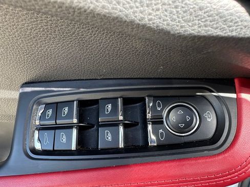Certified 2024 Porsche Macan AWD/4WD image 18