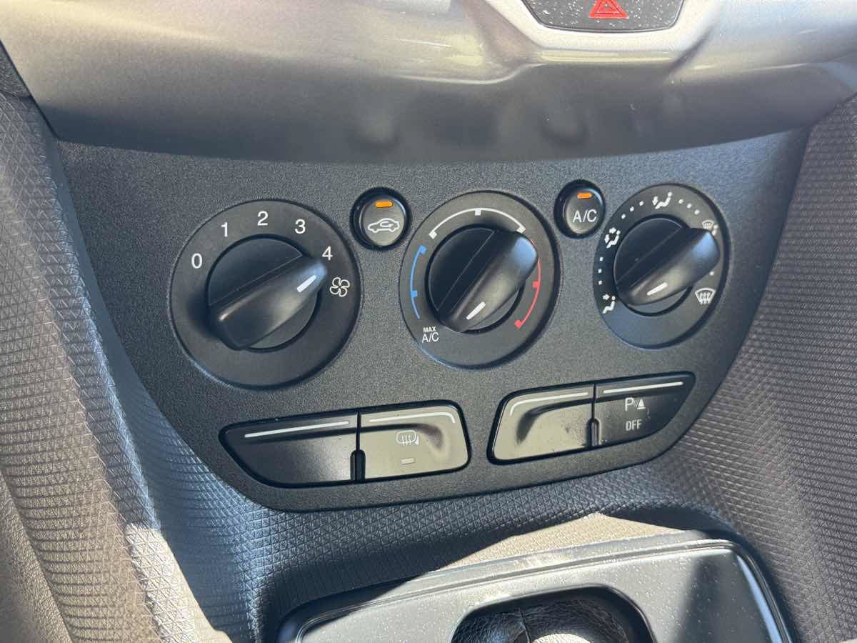 Used 2015 Ford Transit Connect XLT FWD image 28