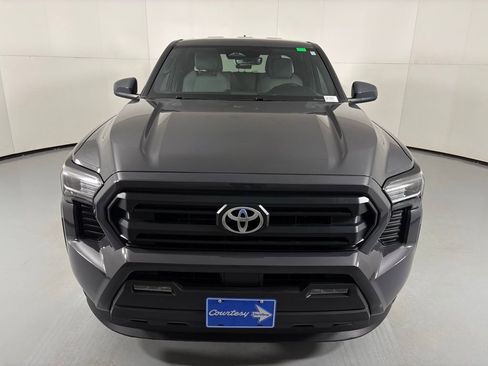 Used 2025 Toyota Tacoma SR5 image 3