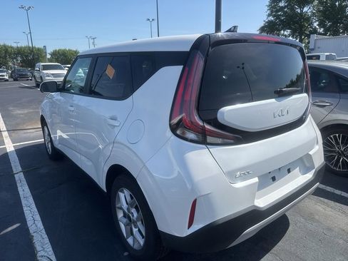 Used 2024 Kia Soul LX w/ Option Group 015 FWD image 4