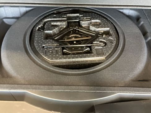 Used 2025 Genesis GV70 2.5T AWD/4WD image 30