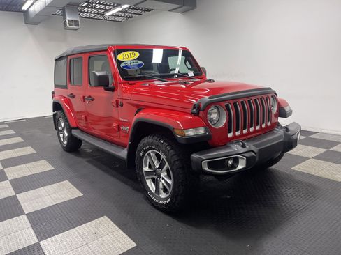 Used 2019 Jeep Wrangler Unlimited Sahara image 6
