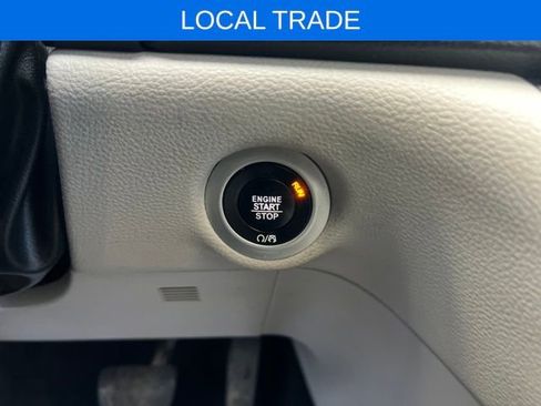 Used 2017 Chrysler Pacifica Limited image 32