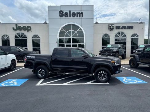 Used 2022 Toyota Tacoma TRD Off-Road w/ Technology Package AWD/4WD image 1
