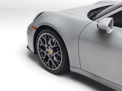 Used 2025 Porsche 911 Carrera RWD image 17