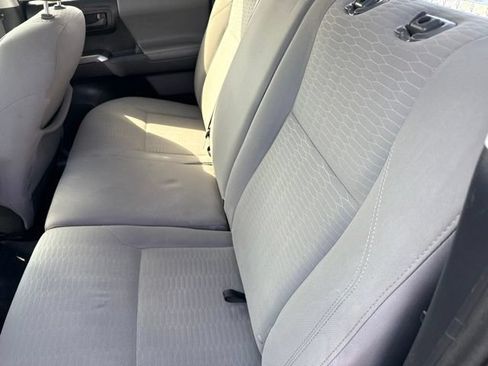 Used 2019 Toyota Tacoma TRD Sport AWD/4WD image 21