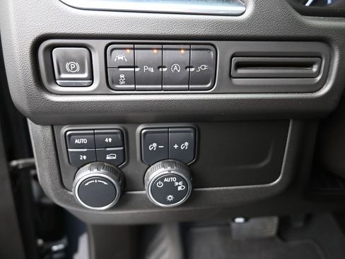 Used 2021 Chevrolet Tahoe LT w/ Luxury Package image 34