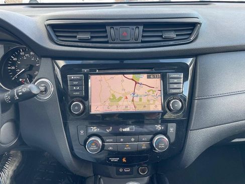 Used 2018 Nissan Rogue SV w/ Premium Package AWD/4WD image 18