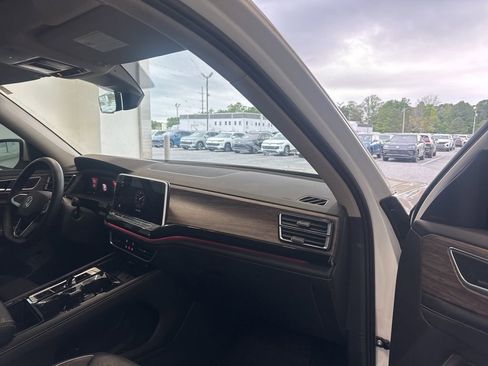 Used 2025 Volkswagen Atlas SEL Premium R-Line AWD/4WD image 8