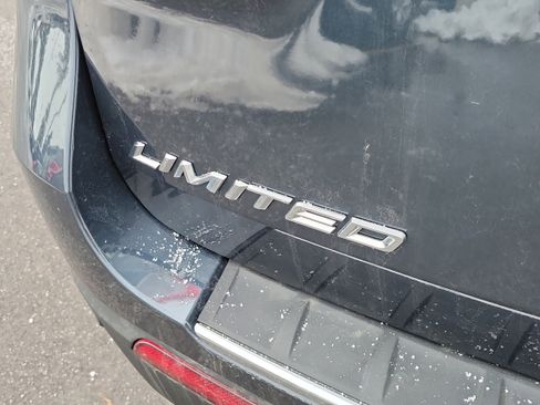 Used 2023 Ford Explorer Limited w/ Limited Technology Package image 7