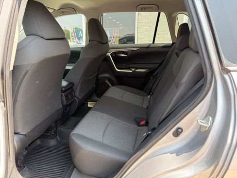 Used 2021 Toyota RAV4 XLE w/ XLE Grade Weather Package AWD/4WD image 19