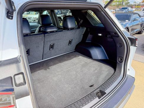 Used 2025 Chevrolet Equinox LT w/ Convenience Package II image 5