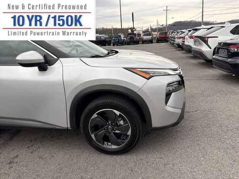 Used 2024 Nissan Rogue SV image 4