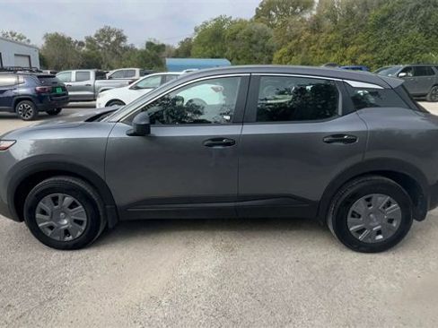 Used 2025 Nissan Kicks S image 5