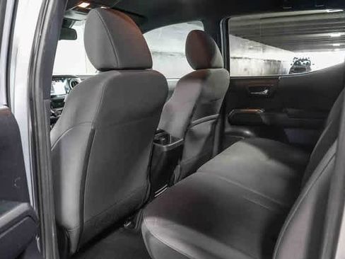 Used 2019 Toyota Tacoma TRD Sport w/ Technology Package image 16