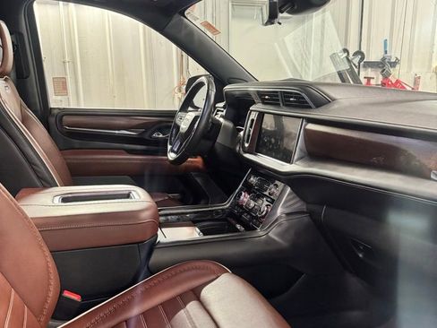 Used 2023 GMC Yukon Denali Ultimate image 10