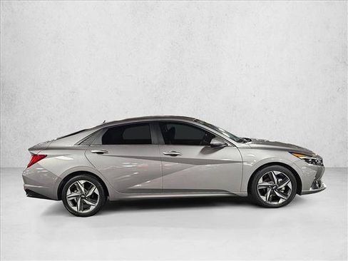 Used 2022 Hyundai Elantra Limited image 4