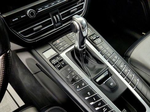 Used 2020 Porsche Macan Turbo AWD/4WD image 17