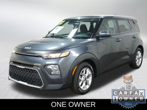 Used 2022 Kia Soul LX w/ Technology Package image 2