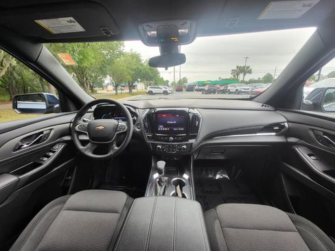 Used 2023 Chevrolet Traverse LT FWD image 15