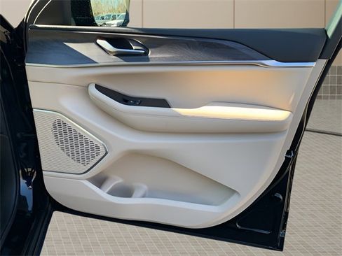 New 2025 Jeep Grand Cherokee Limited w/ Black Appearance Package image 34