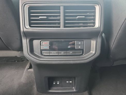 Used 2025 Volkswagen Atlas SE image 20