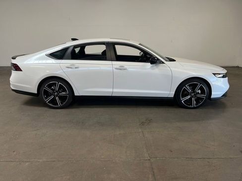 Used 2025 Honda Accord Sport image 2