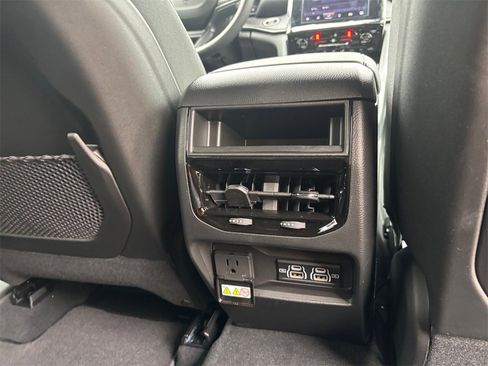 New 2025 Jeep Grand Cherokee Laredo w/ Luxury Tech Group I image 23