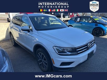 Used 2020 Volkswagen Tiguan SE w/ Panoramic Sunroof Package