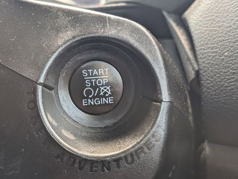 Used 2021 Jeep Renegade Latitude FWD image 15