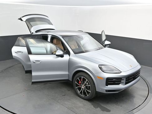 Used 2026 Porsche Cayenne S AWD/4WD image 24