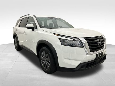 Used 2025 Nissan Pathfinder SV image 8
