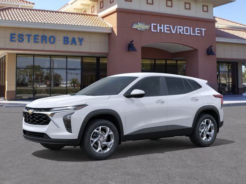 New 2026 Chevrolet Trax LS w/ LS Convenience Package FWD image 2