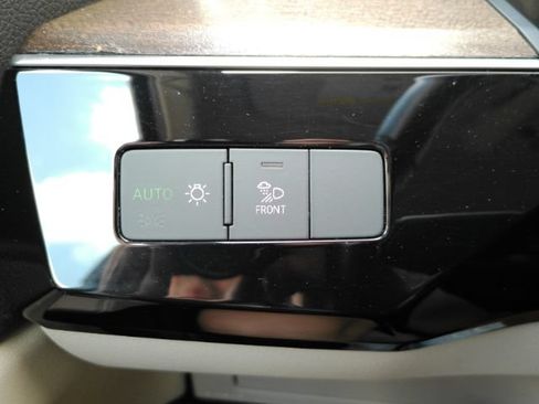 Used 2021 Audi e-tron Premium AWD/4WD image 39