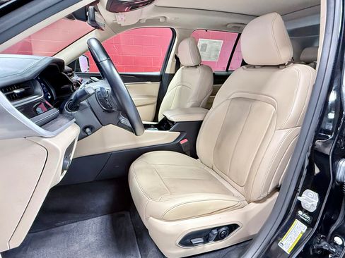 Used 2022 Jeep Grand Cherokee Limited w/ Luxury Tech Group II AWD/4WD image 18