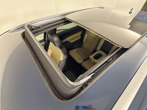 Used 2022 Volkswagen Atlas Cross Sport SE image 23