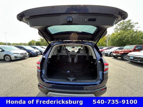 Used 2025 Honda Pilot EX-L image 11
