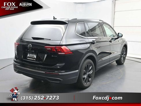 Used 2024 Volkswagen Tiguan SE w/ Panoramic Sunroof Package AWD/4WD image 16