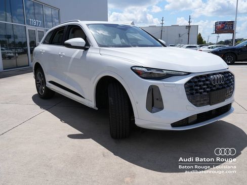 Used 2025 Audi Q5 Premium Plus w/ Premium Plus AWD/4WD image 7