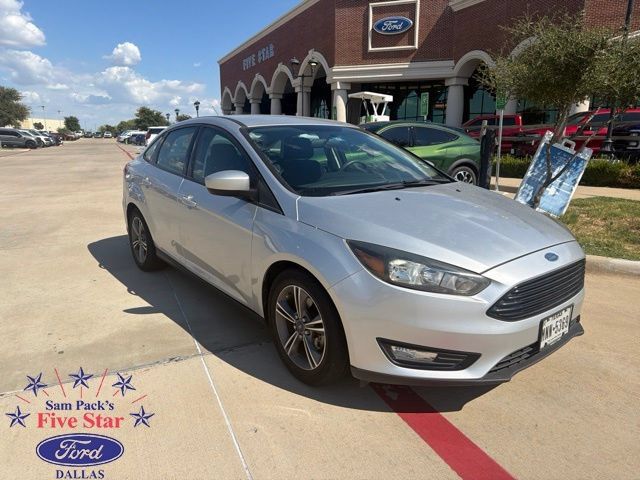 Used 2018 Ford Focus SE w/ SE Appearance Package FWD image 1