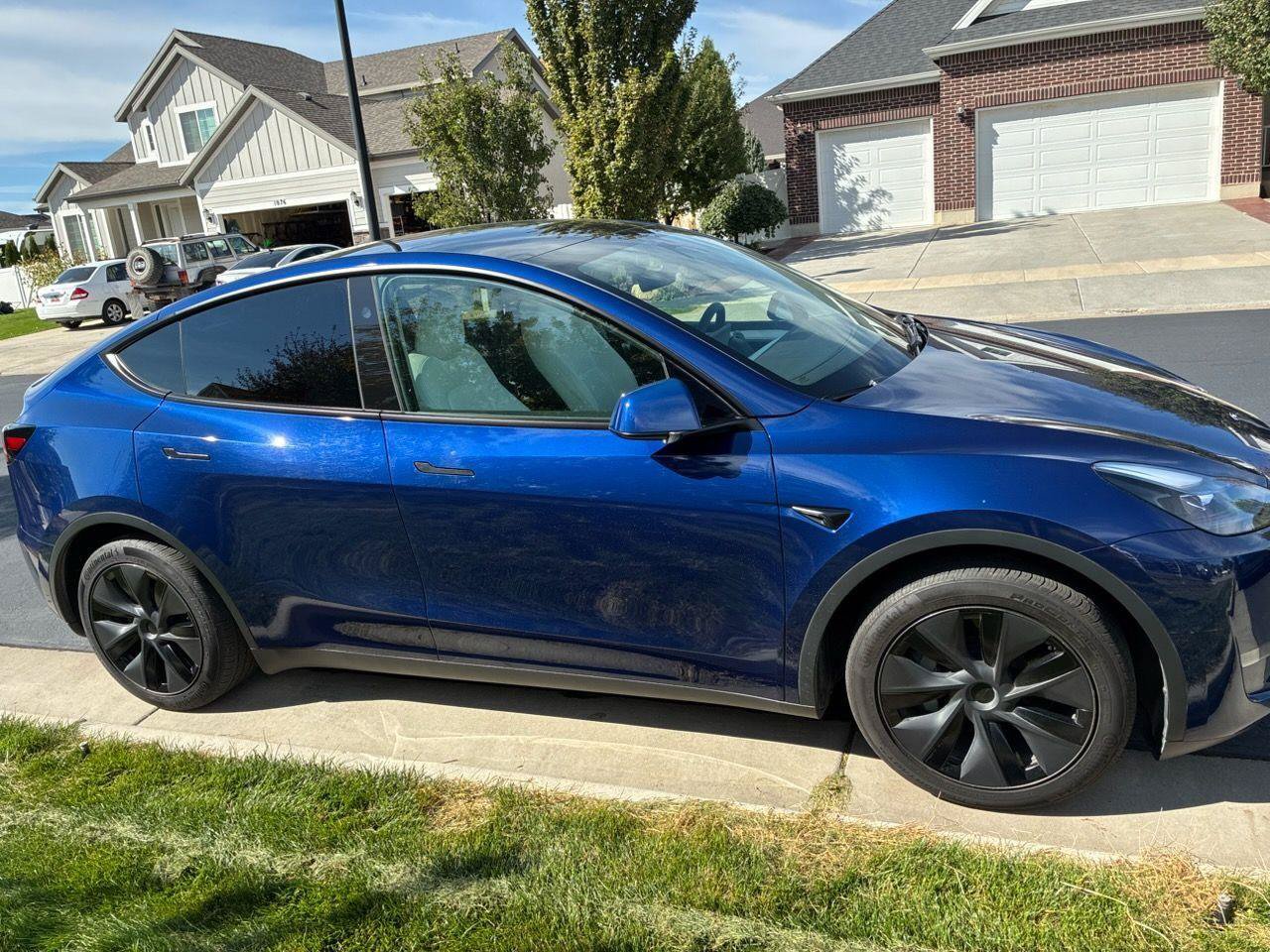 Used 2025 Tesla Model Y Long Range RWD image 2