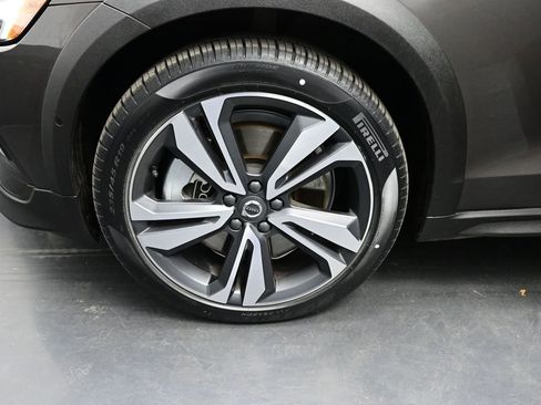 Used 2025 Volvo V60 B5 Cross Country Plus image 19