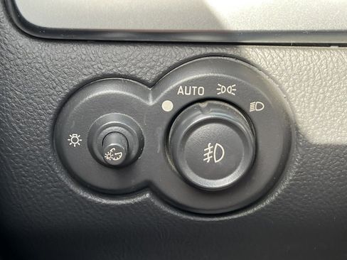 Used 2004 Chevrolet SSR w/ Preferred Equipment Group image 17